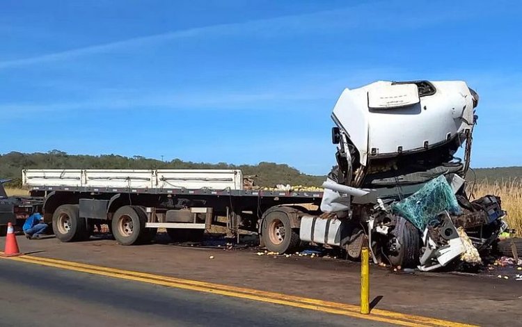 Caminhoneiro embriagado provoca acidente e deixa duas pessoas mortas na BR 040, em Cristalina