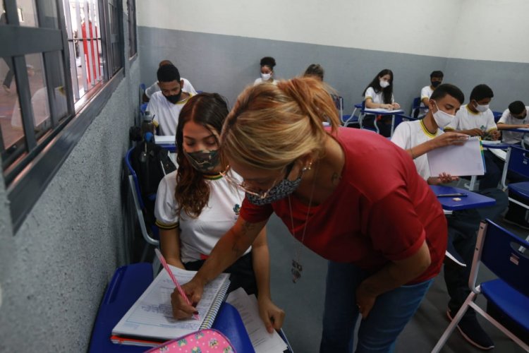 Governo de Goiás concede progressão salarial para mais de 7 mil professores e servidores da Educação