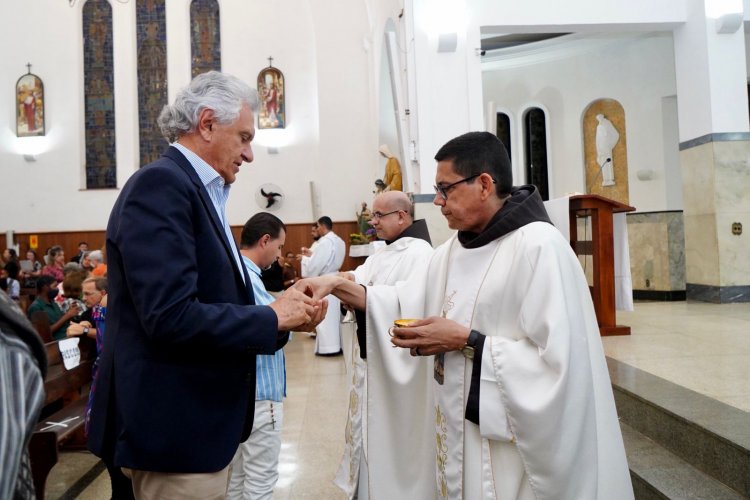 Em Anápolis, governador Ronaldo Caiado participa de celebração pelo dia de Sant'Ana, padroeira da cidade