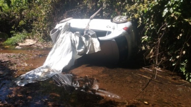 Cinco pessoas morrem após carro cair em córrego de Niquelândia (GO)