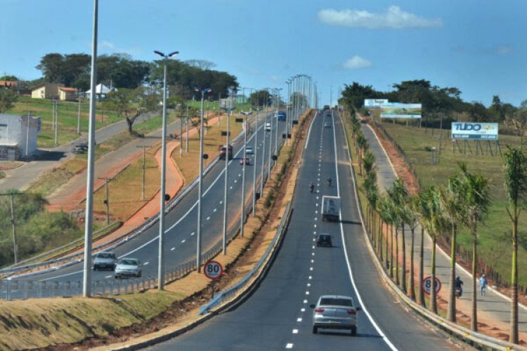 Caiado assina  lei que proíbe cobrança de pedágio em rodovias goianas