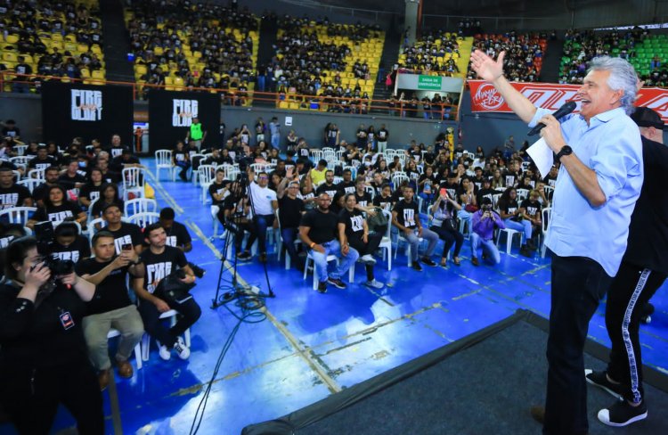 Caiado participa de evento  com  3 mil jovens da  Assembleia de Deus Ministério Vila Nova