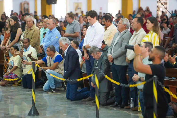 Governador Ronaldo Caiado participa de missa na Romaria de Muquém