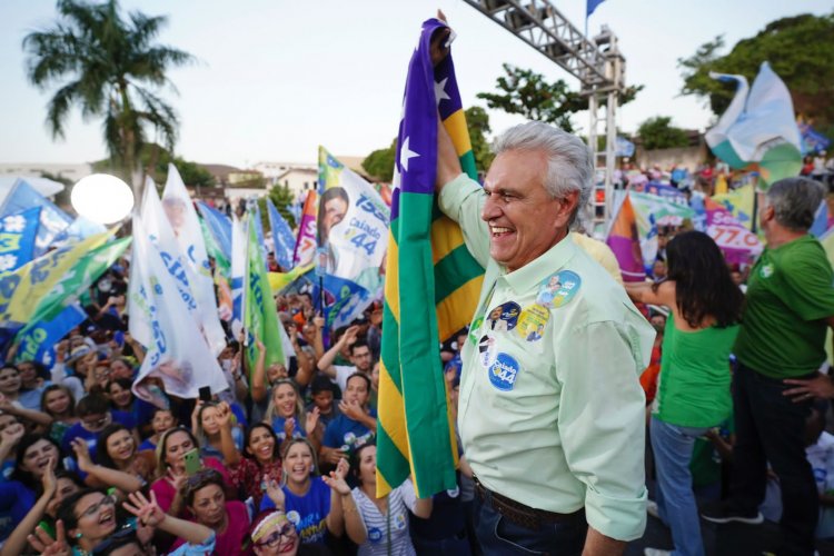 Caiado termina carreata emocionado com o apoio recebido do povo goiano