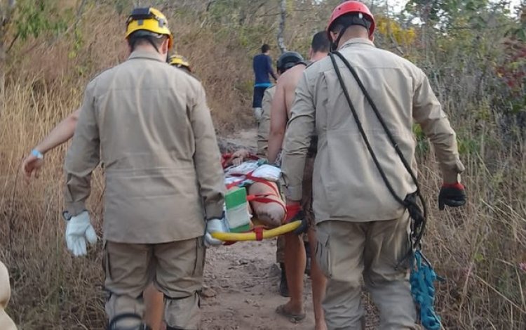 Turista fica ferida após cair em cachoeira de parque em Formosa