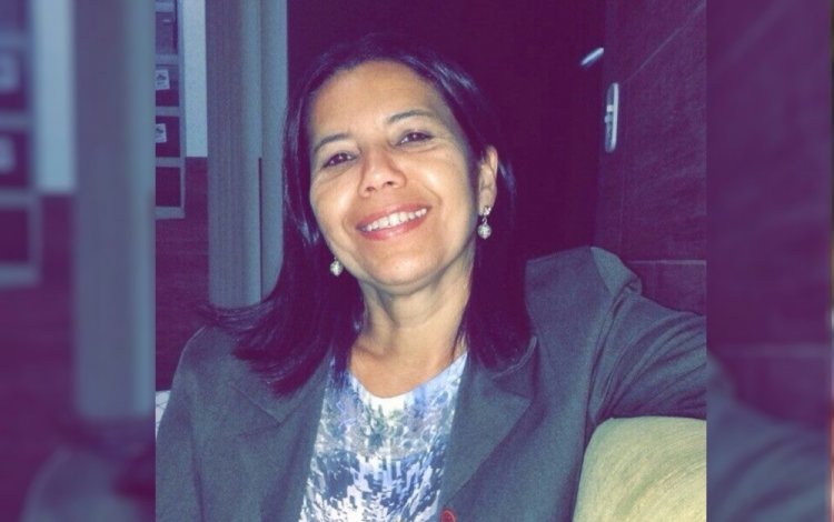 Professora é morta a facadas dentro de casa