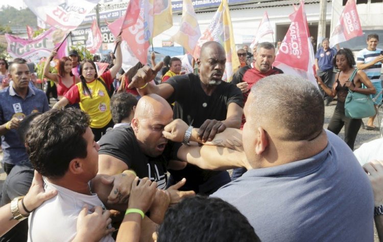 De briga em comício a assassinato, violência política avança no país a três semanas das eleições