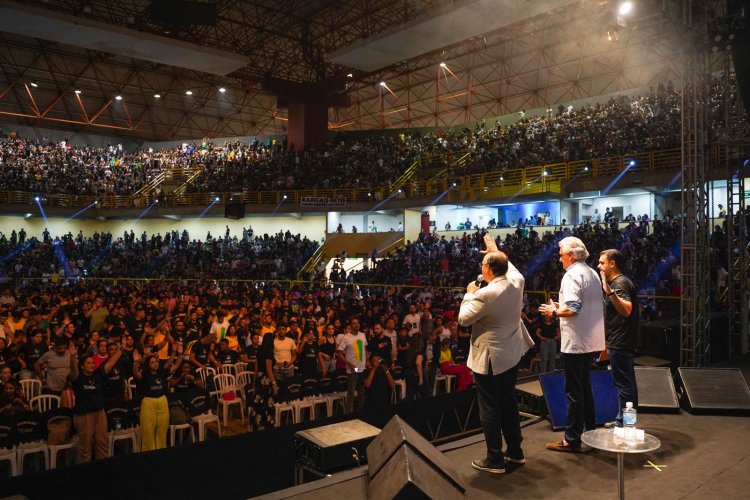 Igrejas têm nos ajudado na condução dos jovens para as coisas certas”, afirma Caiado em evento evangélico