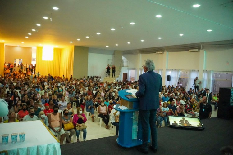 Em culto especial das Igrejas Mundial do Entorno do DF, Caiado recebe apoio de evangélicos