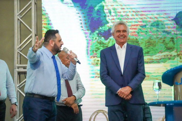 Em culto especial das Igrejas Mundial do Entorno do DF, Caiado recebe apoio de evangélicos