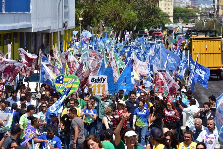 Entusiasmo marca caminhada de Caiado em Goiânia