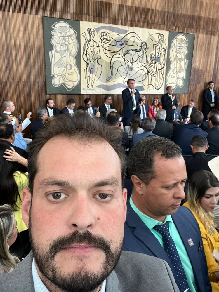 Prefeito Gustavo Marques fez parte da comitiva do governador Ronaldo Caiado que foi à Brasília declarar apoio à reeleição de Jair Bolsonaro no 2° turno da eleição