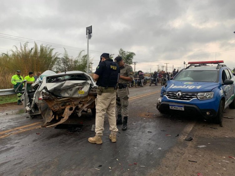 Grave acidente envolvendo viatura da Polícia Militar deixa uma pessoa morta na BR-414, em Anápolis