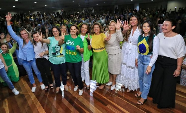 Gracinha Caiado acompanha Michelle Bolsonaro em agenda por Goiânia