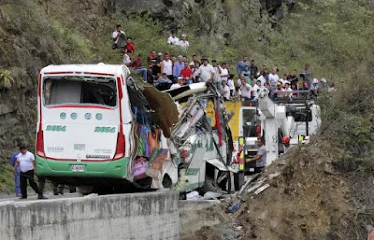 TRAGÉDIA: acidente de ônibus deixa 20 mortos e 15 feridos