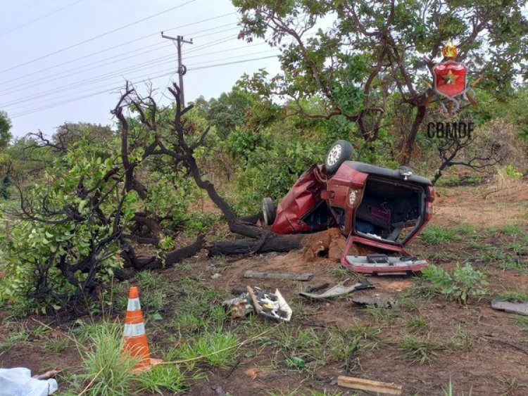 Capotamento na BR-020 ceifa a vida de mulher grávida que foi ejetada do automóvel e de motorista em Planaltina