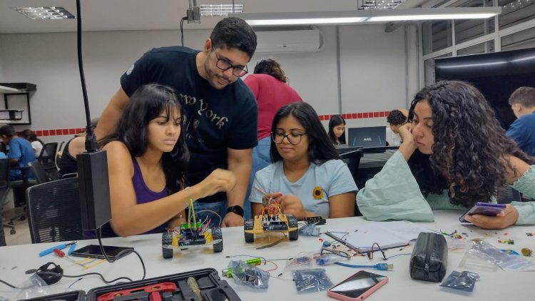 Mulheres são maioria em grupo de robótica formado pelo Governo de Goiás