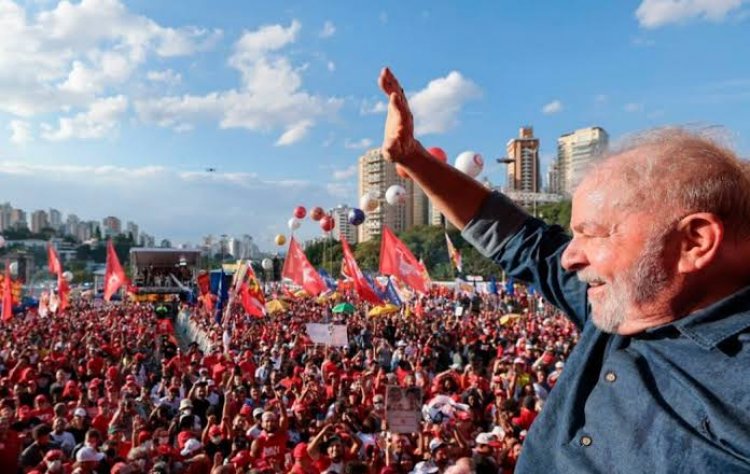 Lula é eleito presidente da República na disputa mais acirrada de todos os tempos