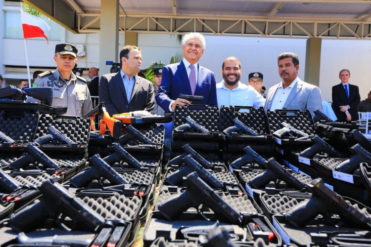 15 mil armas foram entregues à Polícia Militar pelo governador Ronaldo Caiado