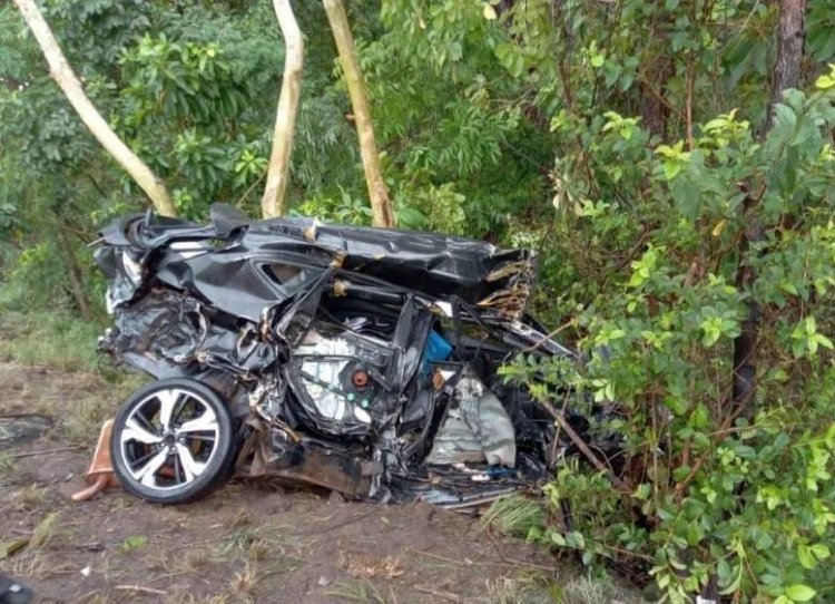 Acidente mata médico e deixa carro destruído na BR-153 entre Goiás e Tocantins