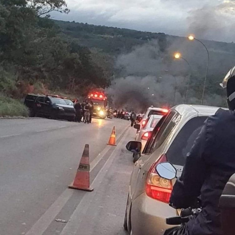 Planaltina de Goiás: manifestantes fecham a rodovia de acesso ao DF em protesto contra aumento da tarifa da passagem de ônibus