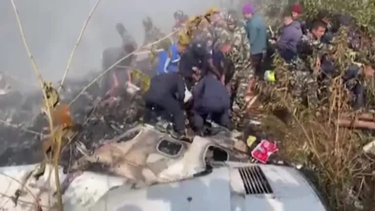 Tragédia na aviação: Avião cai no Nepal e deixa ao menos 68 mortos