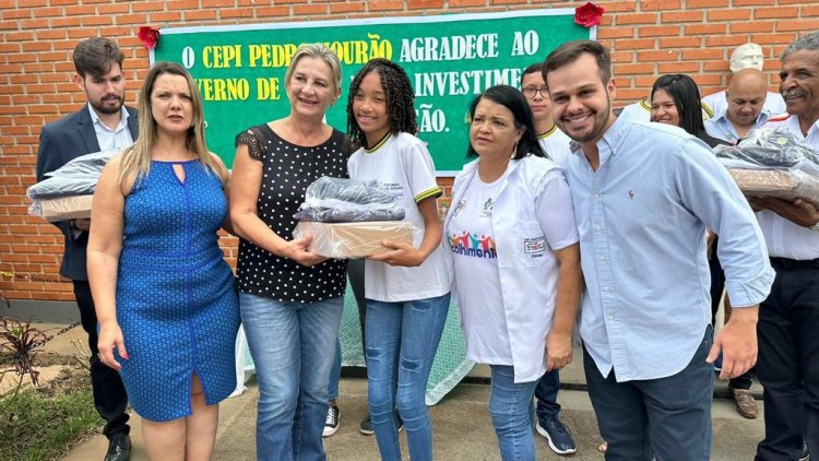 Deputada Estadual Zeli Fritsche participa da entrega de  uniformes e materiais escolares para estudantes em Cidade Ocidental