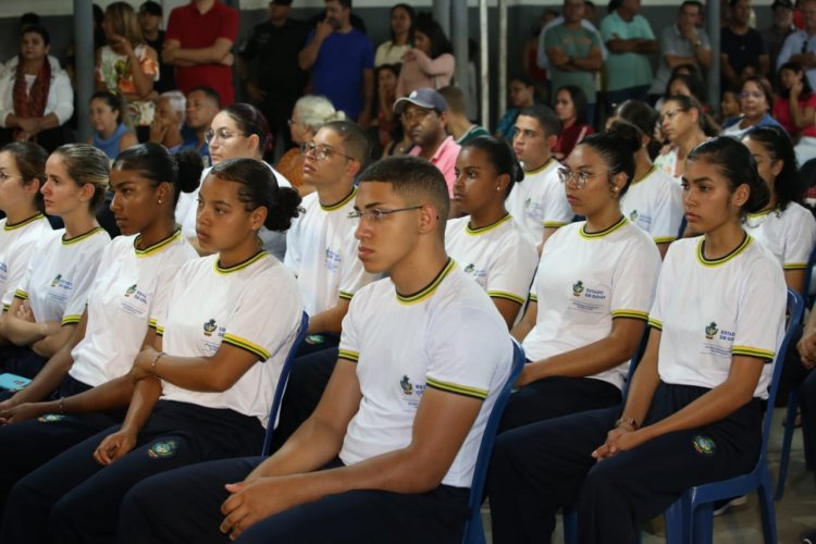 Governo de Goiás inaugura colégio militar em Cristalina