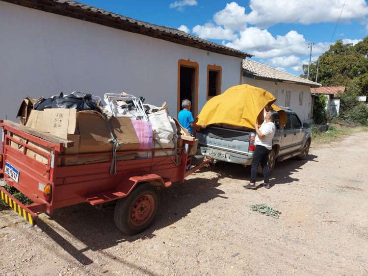 Conversa entre amigas, incentiva a separação e destinação correta do lixo reciclável