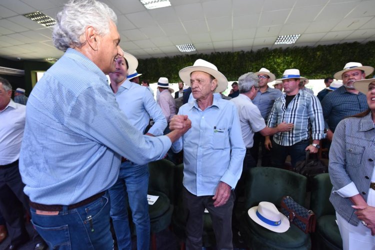 Na Tecnoshow, Caiado reforça prioridade ao agro