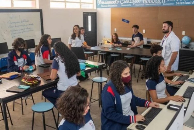 Ministério da Educação anuncia suspensão do novo ensino médio