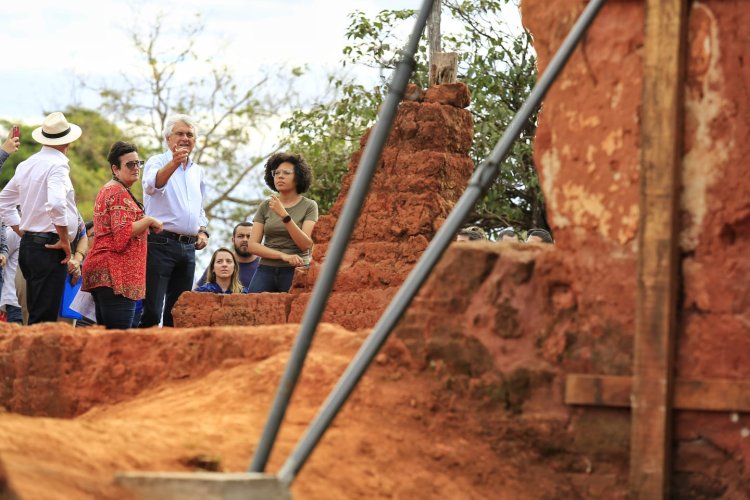 Caiado destaca importância da preservação da história goiana ao vistoriar musealização das ruínas de Ouro Fino