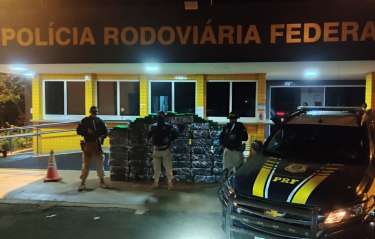 PRF prende caminhoneiro de 73 anos transportando mais de uma tonelada de maconha em Jataí