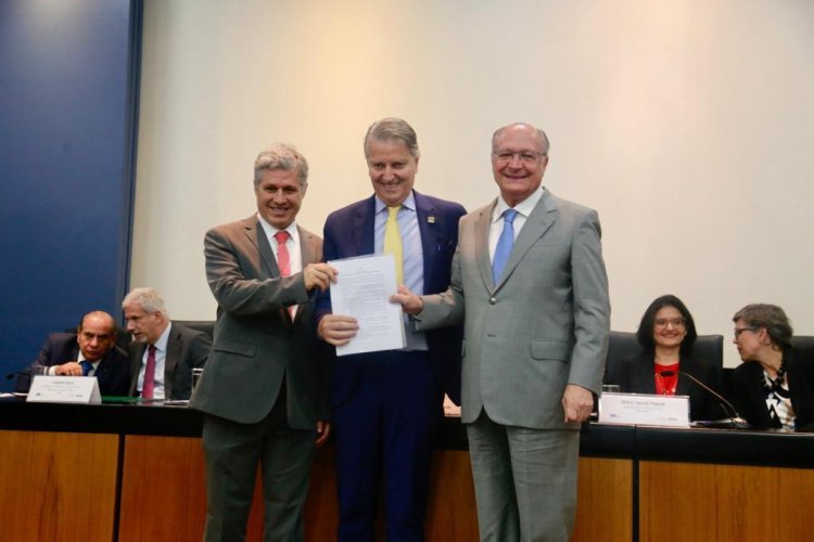 Goiás participa do lançamento da Política Nacional da Cultura Exportadora, em Brasília, e assina termo de adesão ao programa