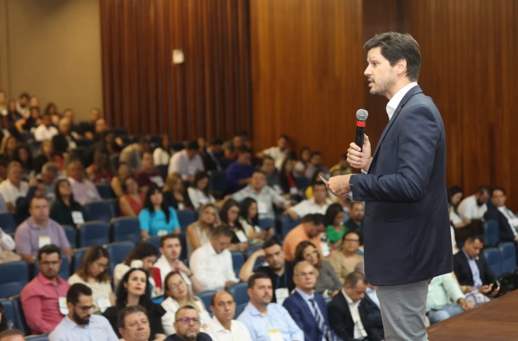 Gestão eficiente e inovadora faz de Goiás uma referência, assegura Daniel Vilela em congresso da AGM