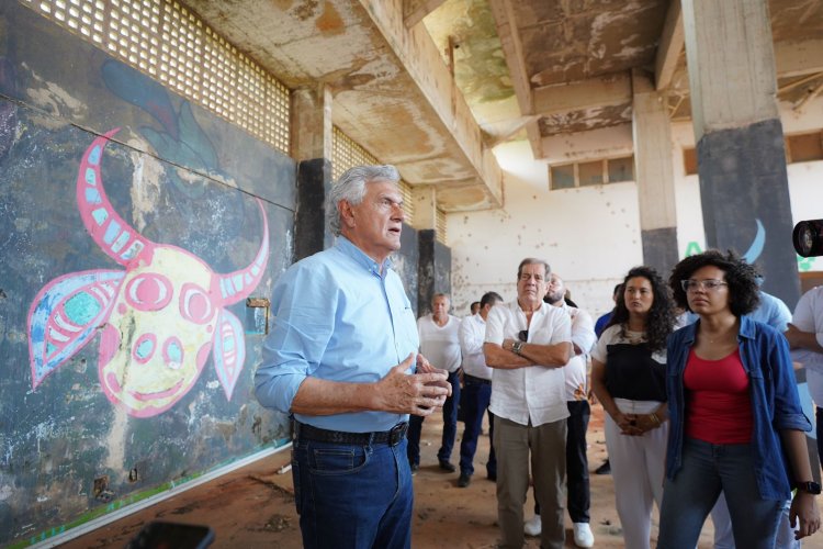 Em Pirenópolis, Caiado autoriza novo Cavalhódromo e entrega sinos de Igreja