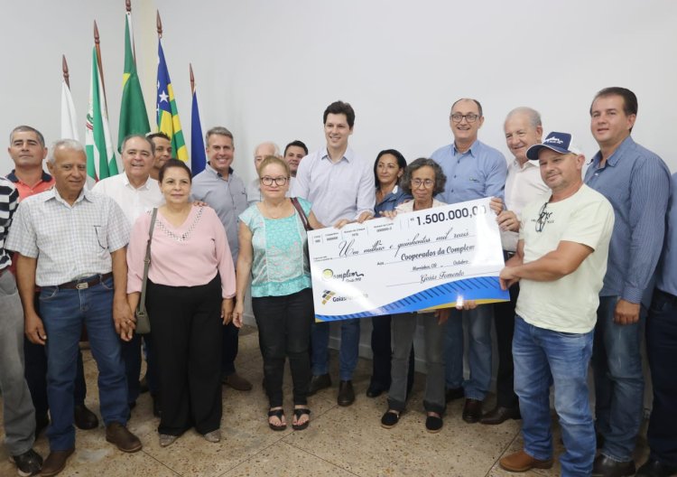 Governo de Goiás assina contratos de financiamento para pequenos produtores do setor de laticínios