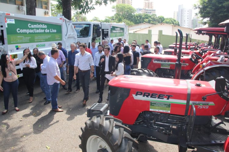 Governo de Goiás entrega 223 equipamentos agrícolas a 57 municípios