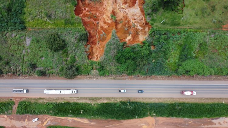 Erosão gigante ameaça BR-020 em Formosa: providências urgentes são necessárias!