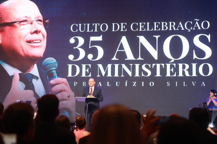 Daniel Vilela prestigia celebração de 35 anos de ministério do pastor Aluízio Silva, da igreja Videira