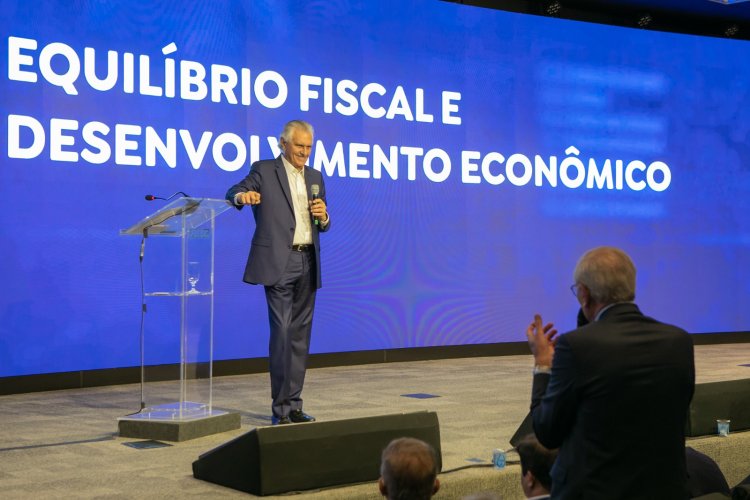 Caiado destaca avanços de Goiás durante palestra em Santa Catarina