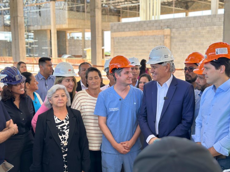 Em momento de descontração, Caiado diz que vai comemorar aniversário no Mercadão de Águas Lindas se obra for entregue até setembro