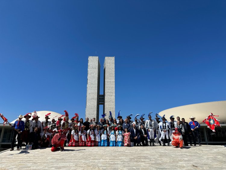 Cavalhadas de Pirenópolis recebem homenagem na Câmara dos Deputados