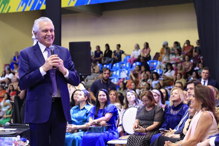 Caiado ressalta trabalho social das mulheres durante congresso religioso em Goiânia