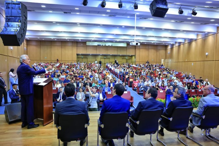 Caiado destaca avanços dos serviços digitais em Goiás durante evento no TCE-GO