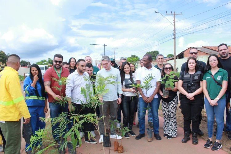 Águas Lindas inicia ações da Virada Ambiental com plantio de árvores