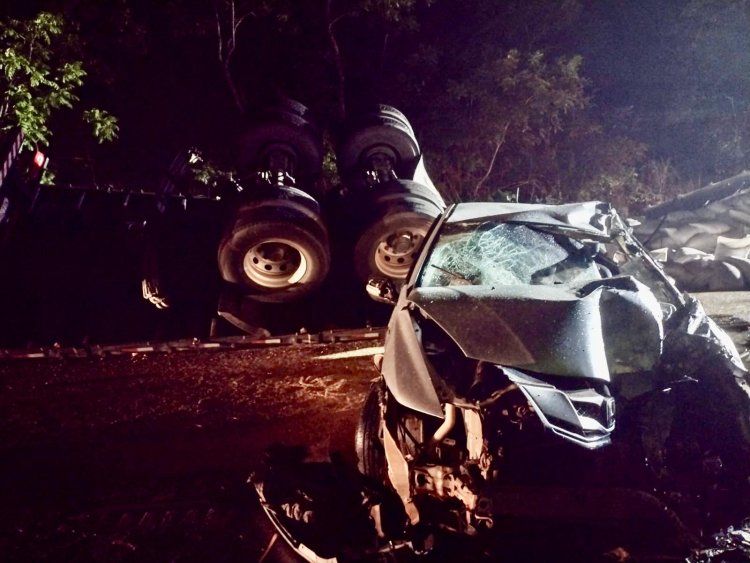 Colisão entre carro e caminhão deixa família ferida na BR-020