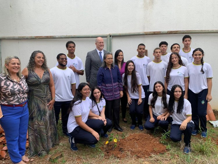 Embaixadora da Malásia visita Colégio Estadual de Planaltina e destaca intercâmbio cultural