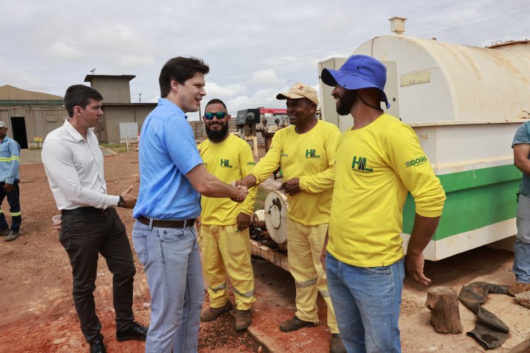 Daniel Vilela acompanha obras em andamento na GO 309 e 219