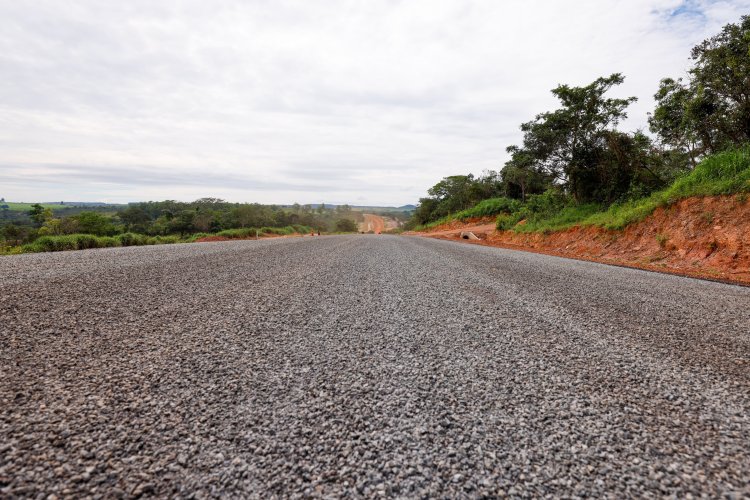 Daniel Vilela acompanha obras em andamento na GO 309 e 219